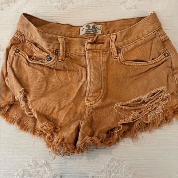 Free People Distressed Tan Denim Shorts - Picture 1 of 4